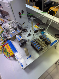 Programmation et Automatisation d'un Bras Robotique Pneumatique
